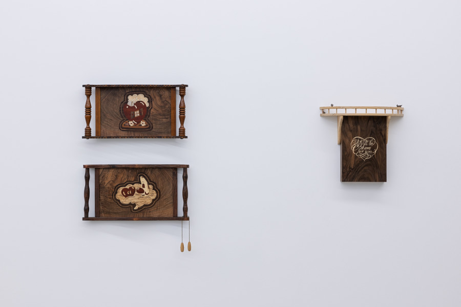 Noémie Vidonne, Ma maison est un coeur ou mon coeur est une maison, 2025, Rencontre entre la Lune et le Coeur, 2024, Will be there for you, 2025. Courtesy the artist. Ausstellungsansicht Kunsthaus Baselland 2025. Foto: Gina Folly