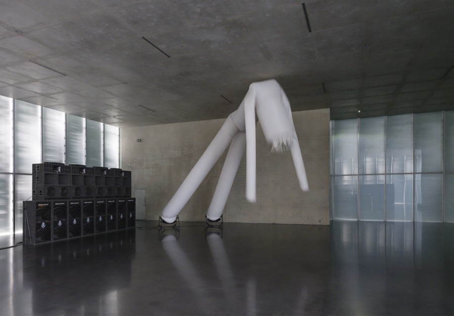 Cyprien Gaillard, When you expect flutes, it’s whistles, Exhibition view ground floor Kunsthaus Bregenz, 2026. Visitant (no dancing 2020 – 2021), 2021. Photo: Timo Ohler. © Cyprien Gaillard, Kunsthaus Bregenz. Courtesy of the artist, Berlin Atonal, Sprüth Magers, Gladstone Gallery