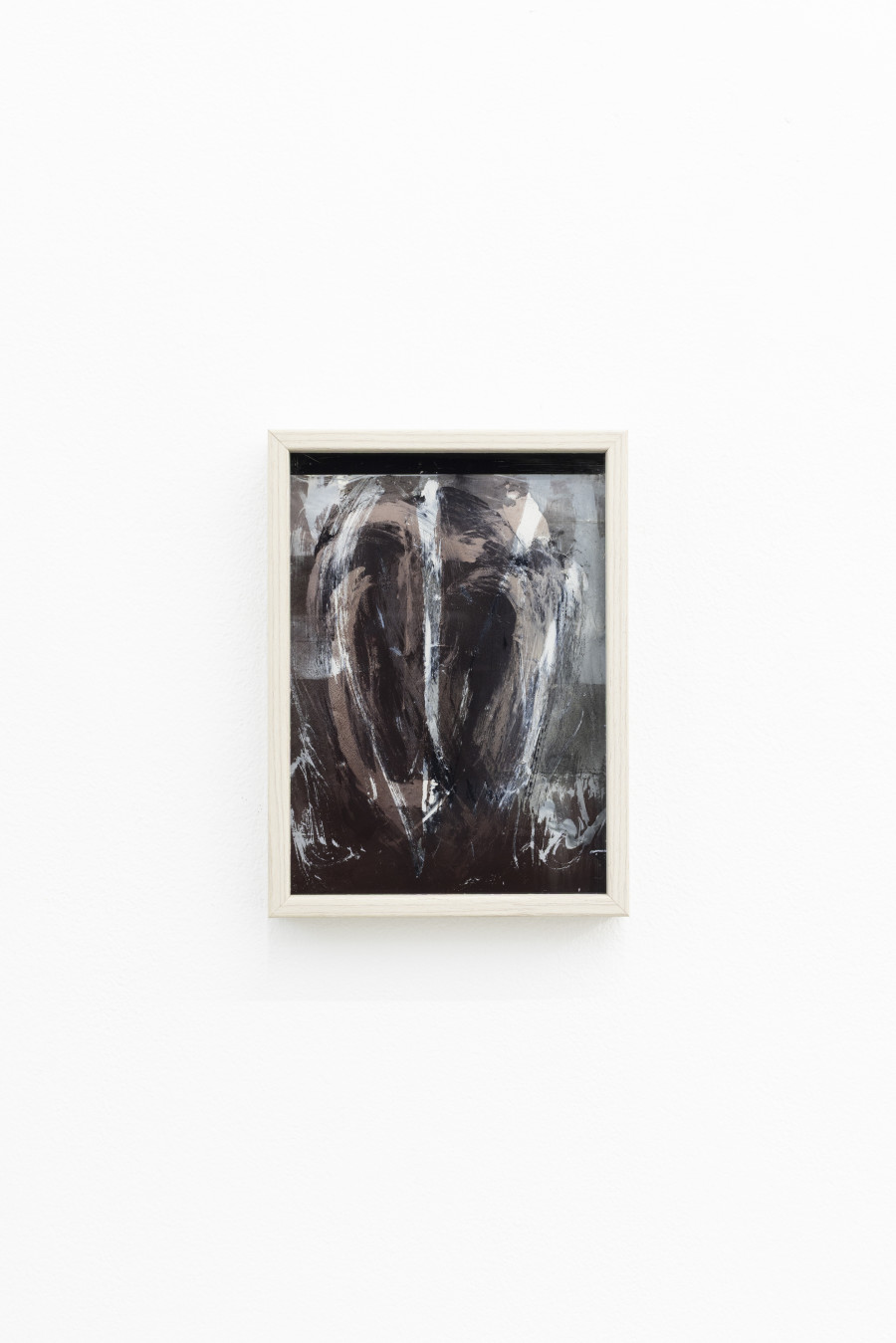 Sebastian Haas, “Here, briefly”; from the Solo Show “Reminisce-Supports” at KALI Gallery, Lucerne, CH; Oil, spraypaint on reverse glass, framed; 18 x 13 cm, 2025. Courtesy of the Artist and KALI Gallery. Photo by Kim da Motta