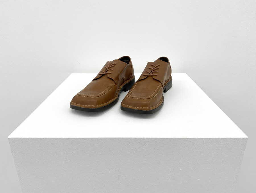 Hans-Peter Feldmann, 2 linke Schuhe, 1990s, Leather shoes, approx. 30 x 22 x 12 cm