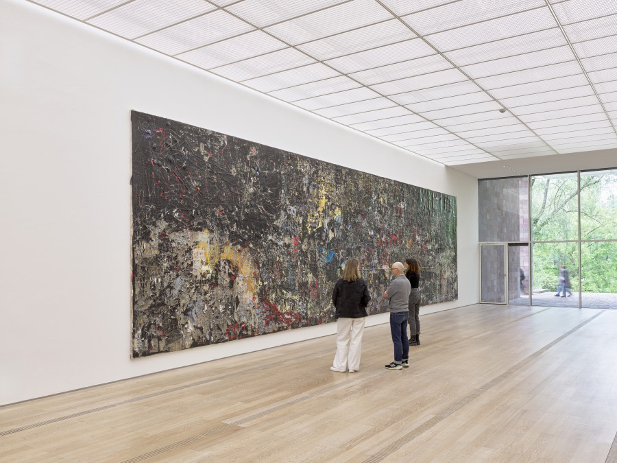 Presentation of the collection «There is only one thing I fear in life, my friend: One day, the black will swallow the red.», Fondation Beyeler, Riehen/Basel, 2025. Daros Collection, Switzerland. © Mark Bradford. Courtesy the artist and Hauser & Wirth / Installation view: Mark Niedermann
