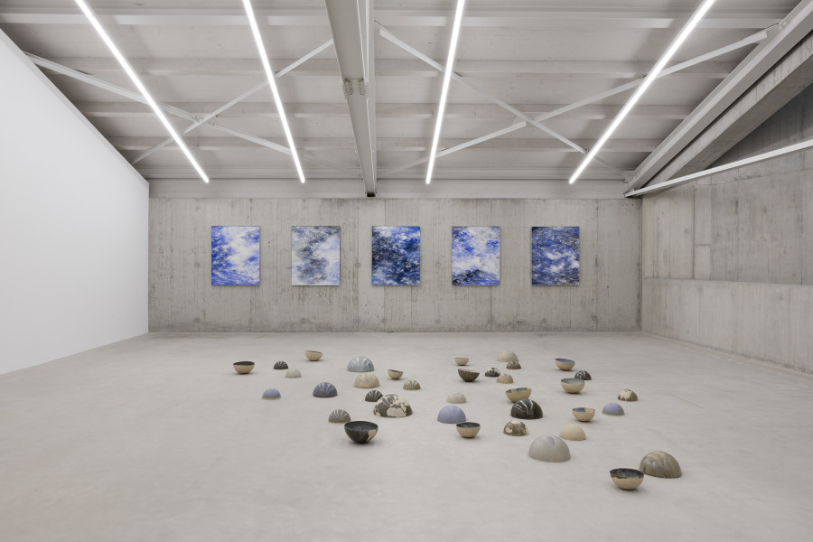 Julia Steiner, into the blue I-V, 2022; Welten, 2023. Courtesy the artist and Galerie Urs Meile, Luzern. Ausstellungsansicht / Installation view Kunsthaus Baselland 2024. Foto / Photo: Gina Folly