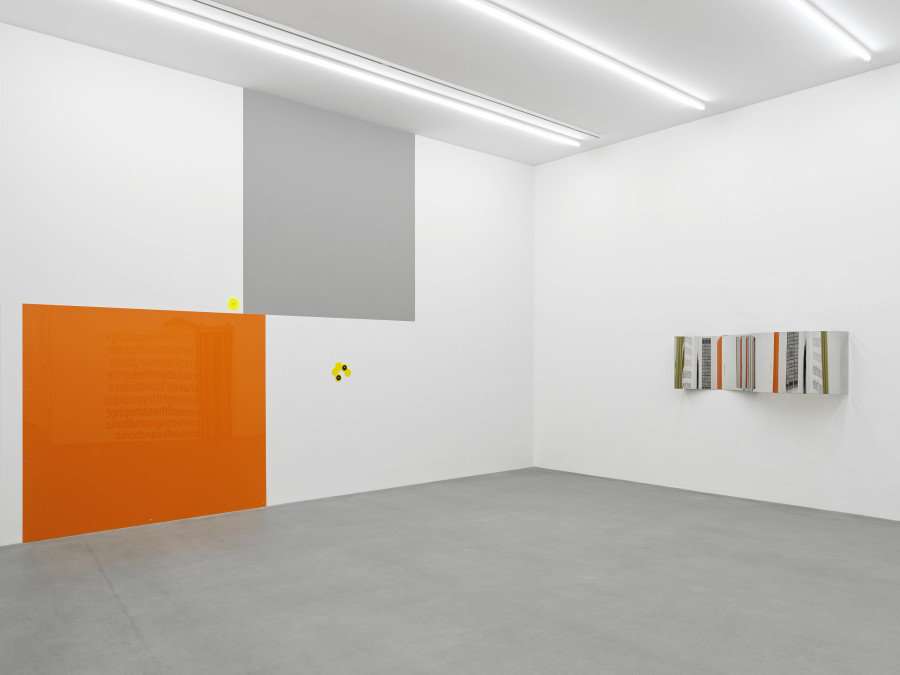 Installation view, Wall Works & Sculptures, Galerie Eva Presenhuber, Waldmannstrasse, Zurich, 2025. © the artists. Courtesy the artists and Galerie Eva Presenhuber, Zurich / Vienna. Photo: Stefan Altenburger Photography, Zürich
