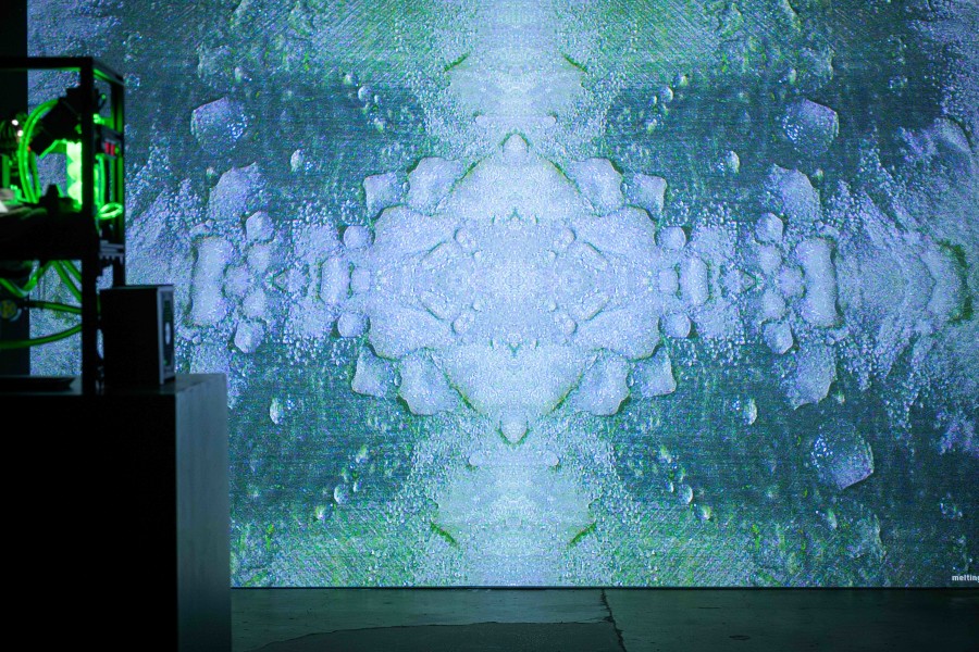Michel Winterberg, Melting – the show must go on!, 2021, Michel Winterberg, Drifting Futures, Galerie für Gegenwartskunst E-WERK, Freiburg im Breisgau, 2026. Courtesy: the artist and Galerie für Gegenwartskunst E-WERK. Photo: Marc Doradzillo