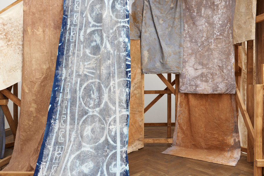 Dala Nasser, MCCCLXXXVI, 2025, detail, in: Dala Nasser, Xíloma. MCCCLXXXVI, Kunsthalle Basel, 2025, photo: Philipp Hänger / Kunsthalle Basel