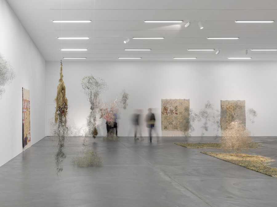 Igshaan Adams, Kicking Dust, Kunsthalle Zürich, 2022, Installationsansicht, Foto: Annik Wetter