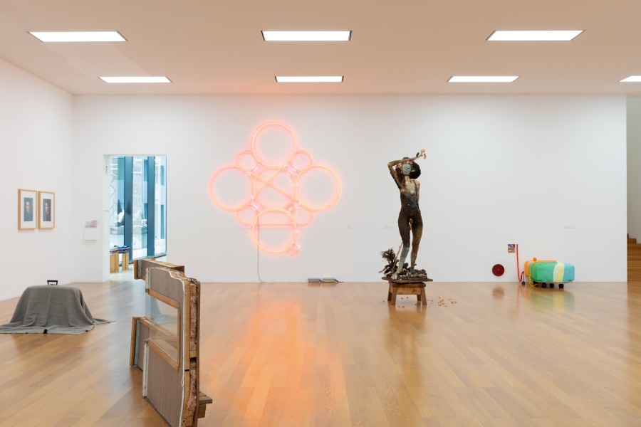 Exhibition view, Silver Suits You. 25 Years Loving Art, Kunstmuseum Liechtenstein, Vaduz, 28.02.–09.06.2025. Photo: Alicia Olmos Ochoa © The artists / 2025, ProLitteris, Zurich / Kunstmuseum Liechtenstein