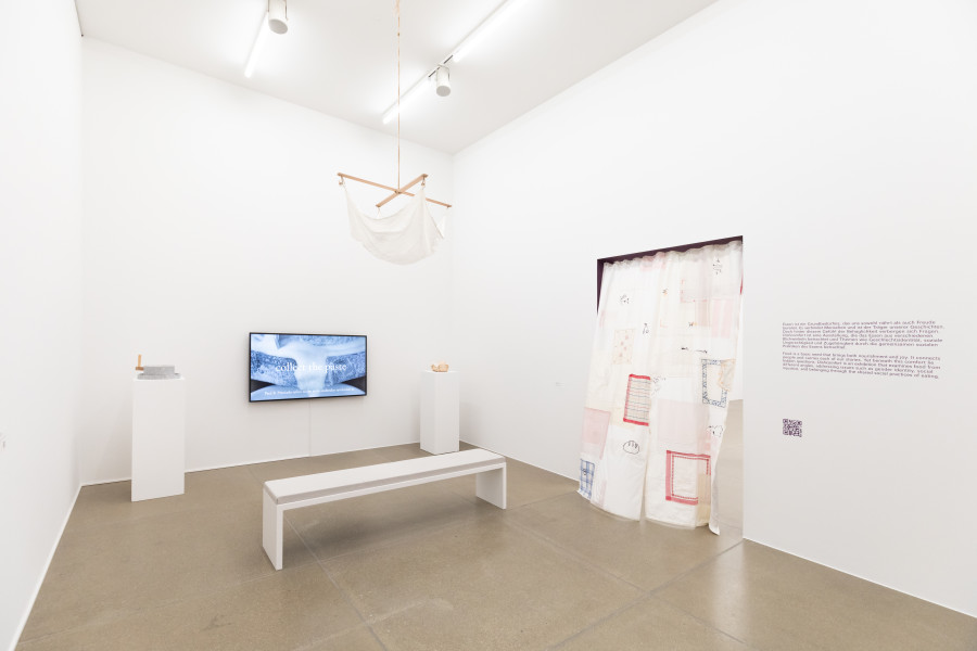 Installationsansicht Dishcomfort, 24.5. –24.8.2025, Aargauer Kunsthaus. He Shen (*1992), Tofutopia, 2024. © He Shen. Foto: Luca Klett, Zürich