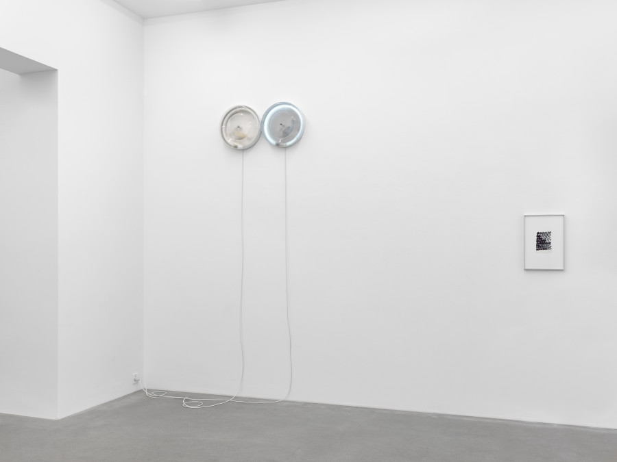 Installation view, Frequencies (and atmospheres), curated by Andreas Melas and Helena Papadopoulos, Galerie Eva Presenhuber, Waldmannstrasse, Zurich, 2023. © the artists. Courtesy the artists and Galerie Eva Presenhuber, Zurich / Vienna Photo: Stefan Altenburger Photography, Zürich.