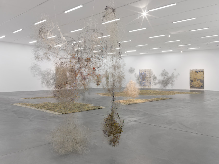 Igshaan Adams, Kicking Dust, Kunsthalle Zürich, 2022, Installationsansicht, Foto: Annik Wetter
