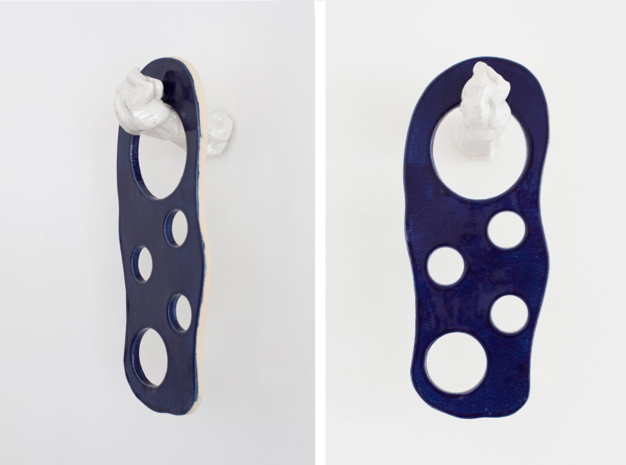 Clare Goodwin – Blue Whisper with White Knob, 2022, glazed ceramic, 2 pieces 27 x 11 cm, Courtesy of the artist and Herrmann Germann Conspirators, 2021