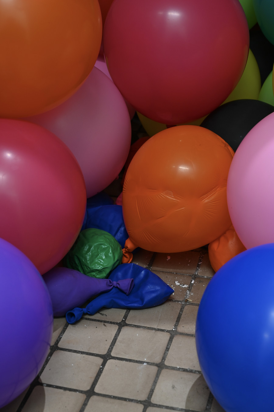 Devin T. Mays, "Held" (detail), 2023/2026, dimensions variable. CAConrad, Jan Domicz, Gina Folly, Germaine Koh, Devin T. Mays, Sean Morel (organized by u), "Brain in a Pipe" at Kaiserwache, Freiburg im Breisgau, 2026. Images courtesy of the artists and Kaiserwache. Photo: Stefan Lux.