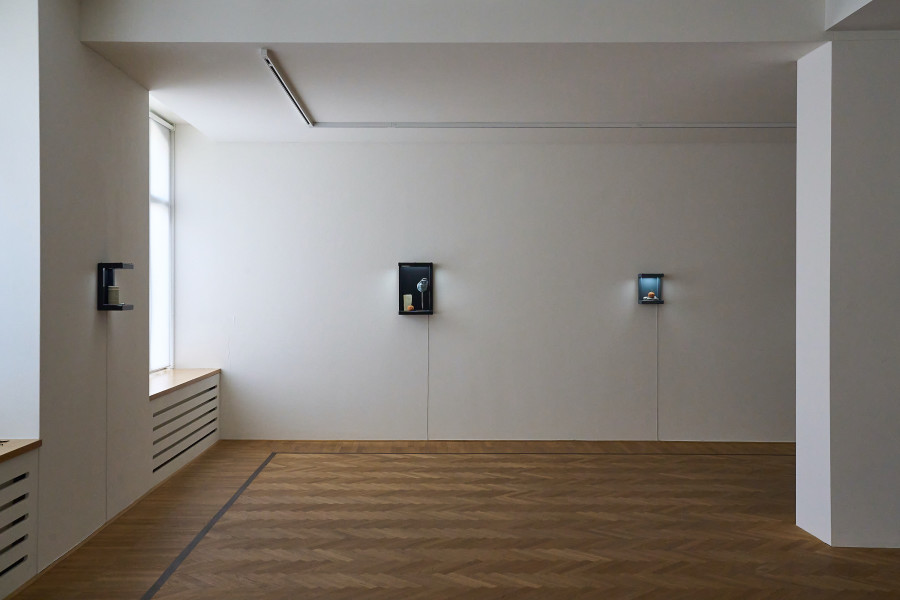 Installation shots of "Still Life" with works by Victor Seaward, exhibited at Galerie Fabian Lang, Zurich, (13.04.2022-06.08.2022). Credit: Courtesy of the artist and Galerie Fabian Lang. Copyright: © Fabian Lang Photos: Nicolas Duc