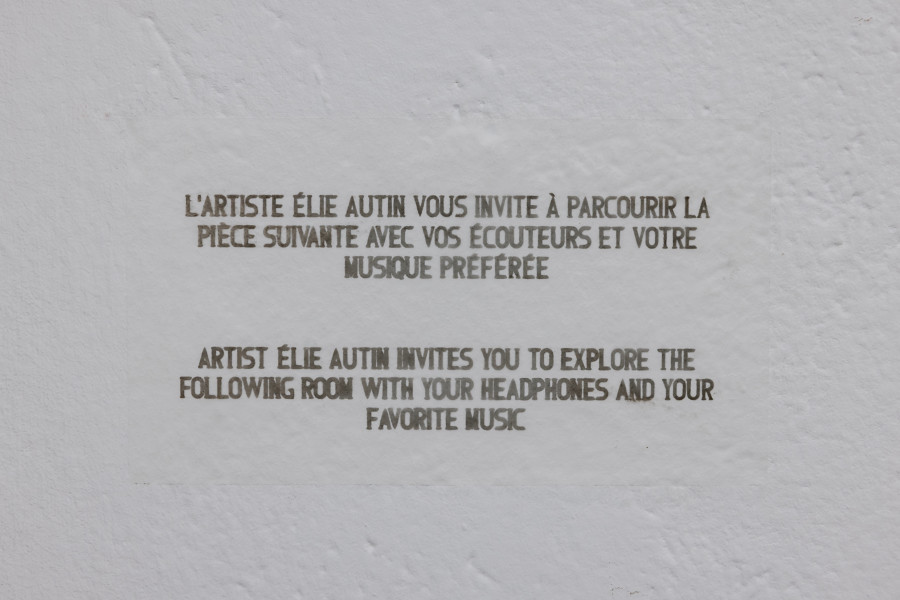 Exhibition view « Suis-moi je te fuis !!!! Suis-moi je te fuis !! Suis moi je te guette ! », Fribourg, 2026 / Photo : Julie Folly / Courtesy : the artists and WallStreet