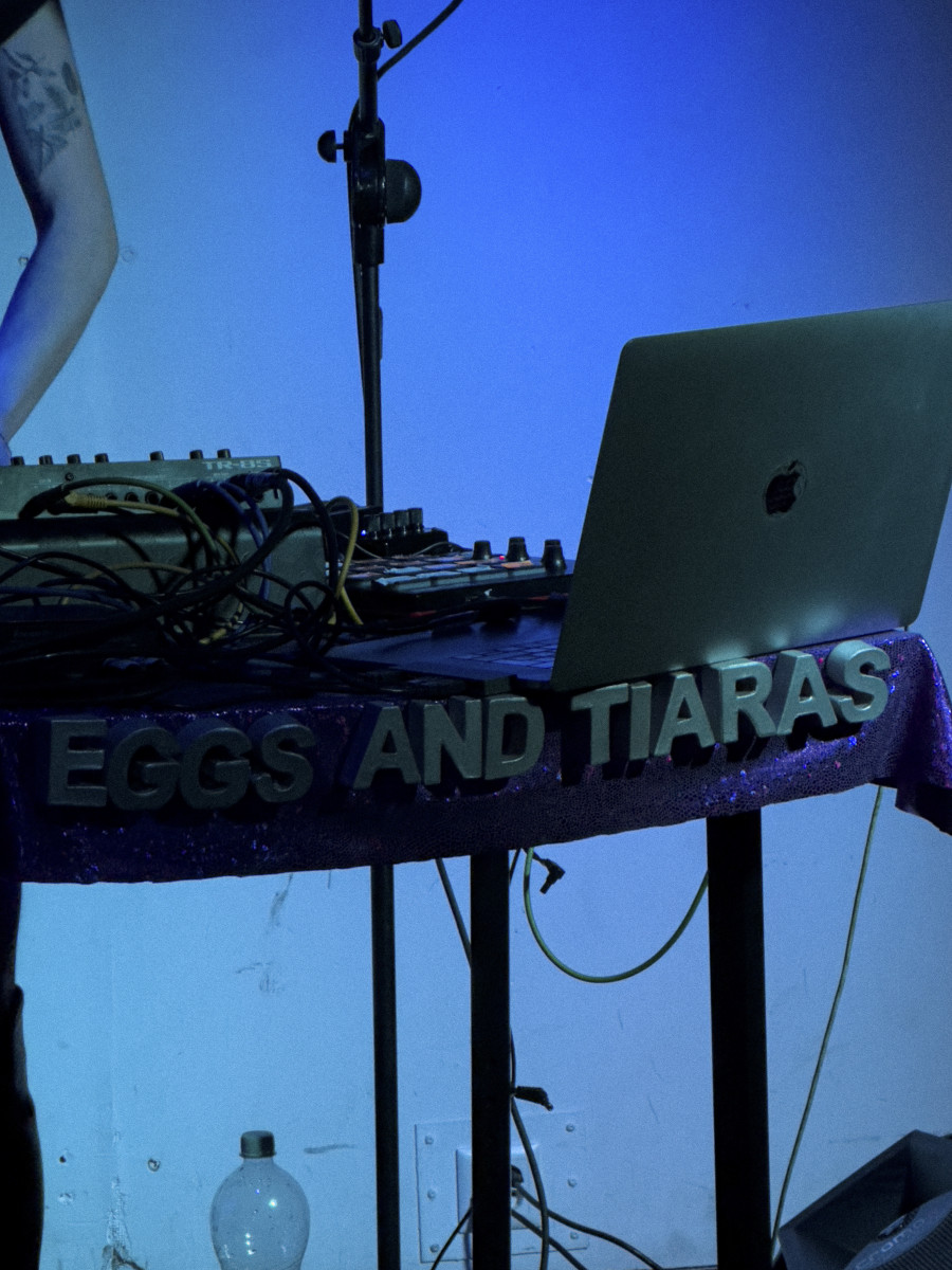eggs and tiaras, concert, Caveau du Bar King Photo: Thalles Piaget.