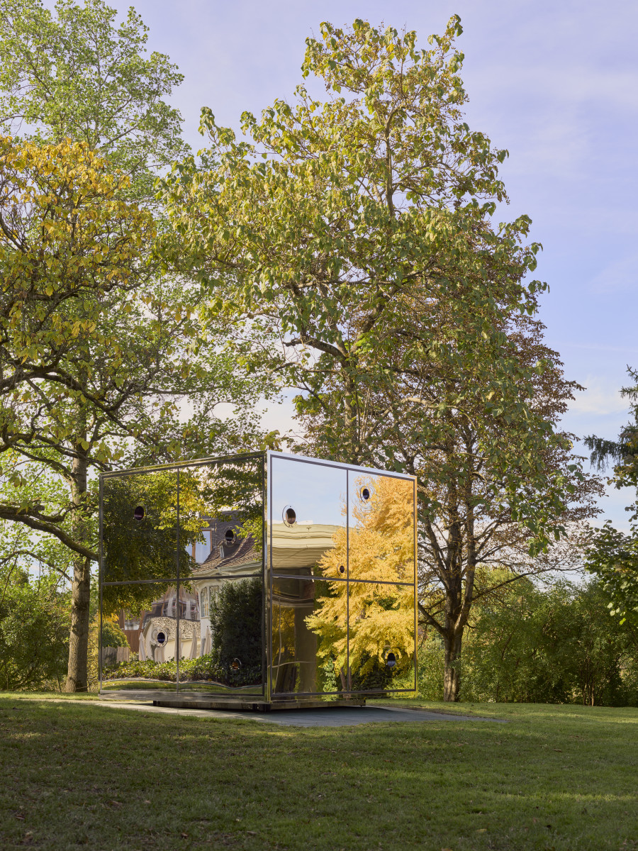 Installation view "Yayoi Kusama", Fondation Beyeler, Riehen/Basel, 2025. Infinity Mirrored Room – Illusion Inside the Heart, 2025. © YAYOI KUSAMA. Photo: Mark Niedermann