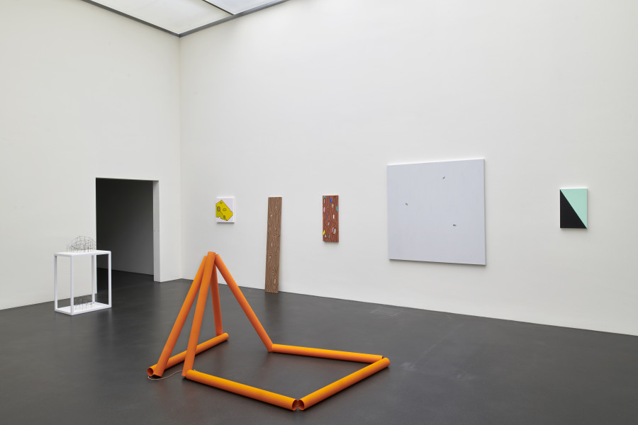 Ausstellungsansicht zentral!, Kunstmuseum Luzern, 2021, mit Werken von Irene Weingartner, Barbara Mühlefluh und Ramon Hungerbühler, Foto: Franca Pedrazzetti