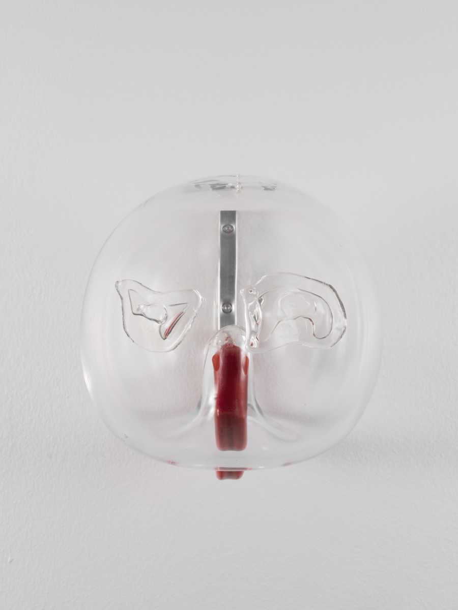 Thomas Liu Le Lann, Toys (phantom), 2024, Glass, aluminium & rubber, 21,5 x 20 x 26,5 cm. Photo credit: Julien Gremaud, courtesy of Xippas and the artist