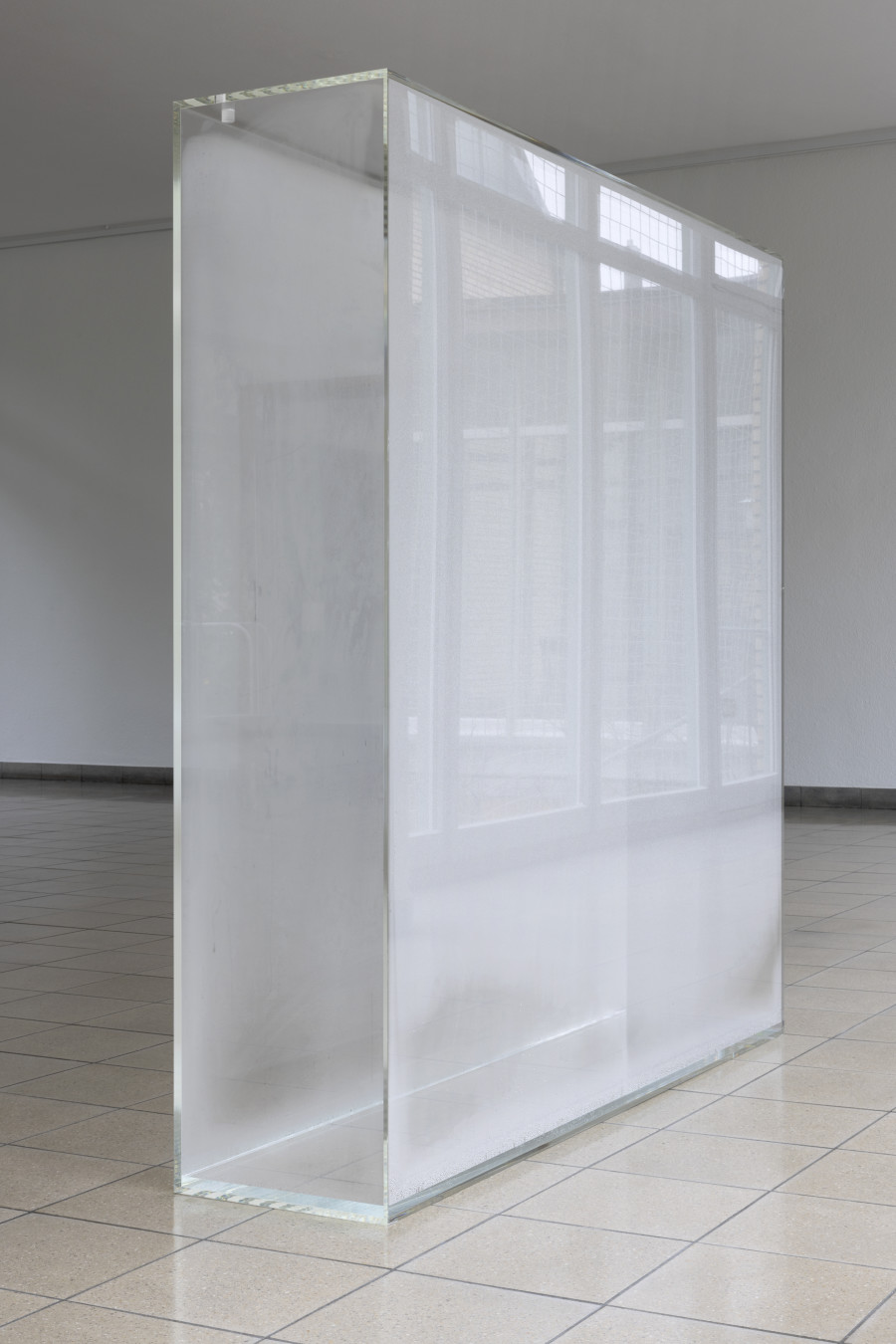 Megan Francis Sullivan, Study of Condensation Wall, Hans Haacke, 1963–66 and 2013, Collection Museum Ludwig, Cologne, 2024. Plexiglass, distilled water, 165 x 38 x 165 cm. Megan Francis Sullivan, Wolkenstudie, installation view, Kunsthaus Glarus, 2024. Photo: Gina Folly. Courtesy of the artist.