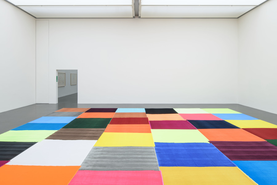 Polly Apfelbaum, Crazy Quilt (Solids), 2022. Ausstellungsansicht Polly Apfelbaum, Josef Herzog, Kunstmuseum Luzern, Foto: Marc Latzel