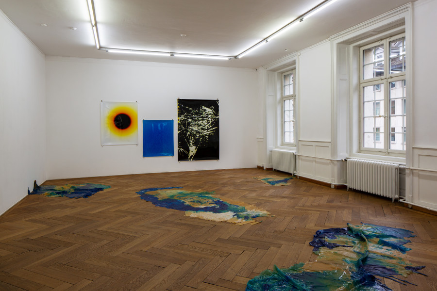 Livio Baumgartner, Still Life – Nature Morte (I-III), 2020 / Cécile Baumgartner Vizkelety, Look at the sea, see how she looks at you looking at her, 2020, Ausstellungsansicht Kunsthaus Langenthal, Foto: Martina Flury Witschi, Courtesy of the Artists