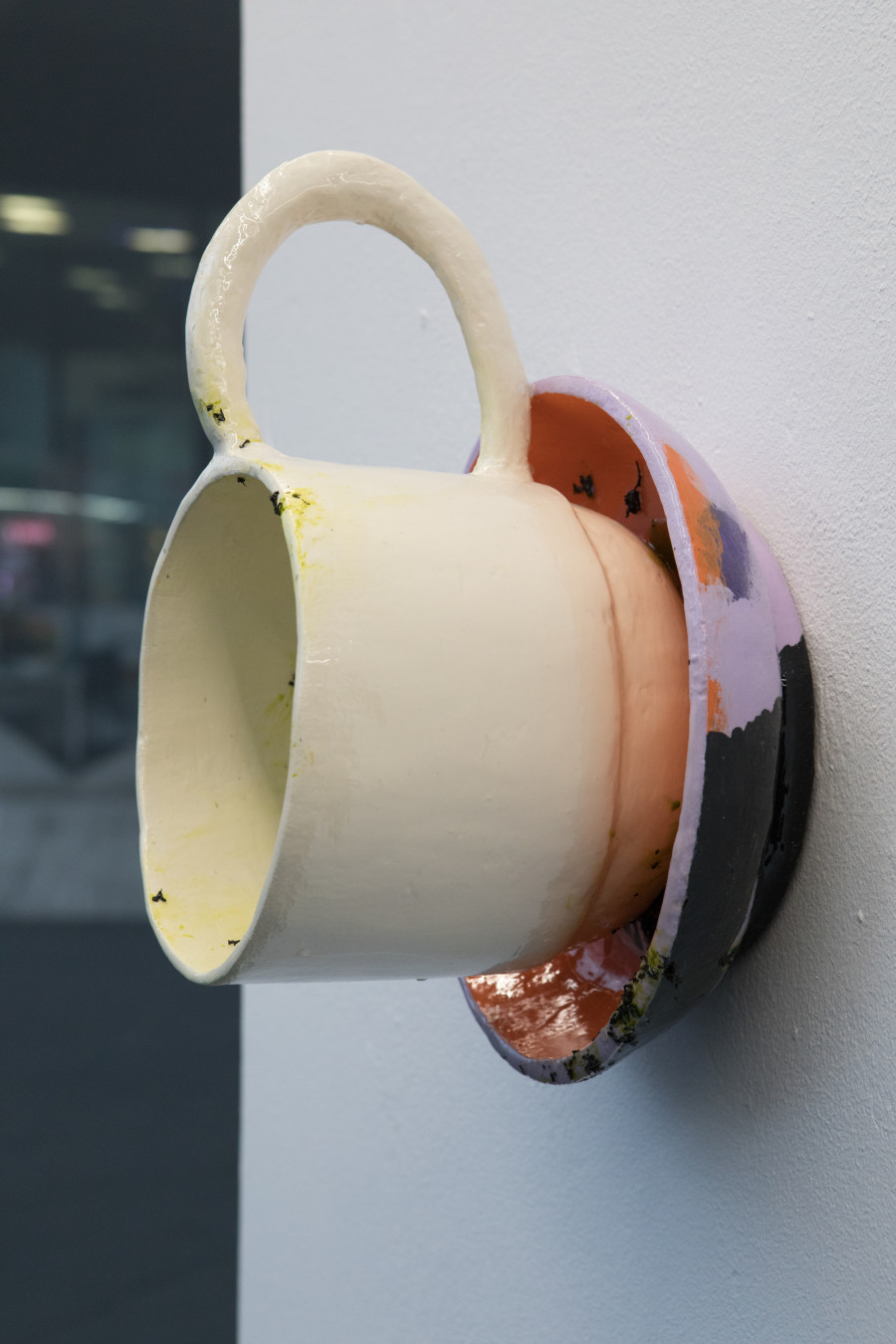 Ilaria Vinci, And nothing but the truth, 2021. Plaster, enamel, resin, tea leaves. 40 x 30 x 23 cm. Courtesy of artist and VITRINE London/Basel.