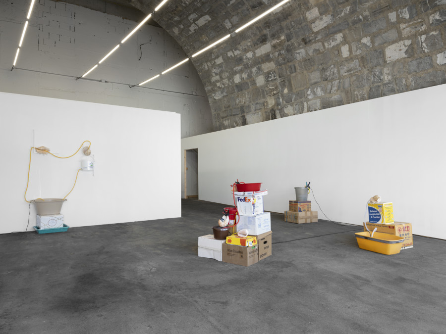 Installation view, Vanessa Safavi, WAVES IN THE CLOSET, Tunnel Tunnel, Lausanne, 2025. Photo credit: Julien Gremaud