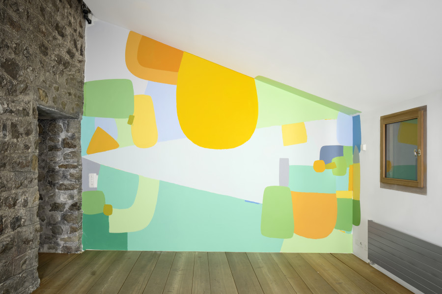 Federico Herrero, The sun, 2023, acrylic on wall, dimension variable. Photo: Ralph Feiner, Courtesy of the artists and Galerie Tschudi