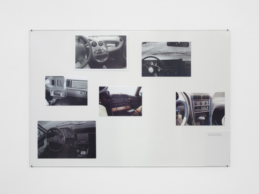 Hans-Peter Feldmann, Fotos Autoradio, "Photos von Autoradios als schöne Musik spielte", 6 photographs, 58 x 85 cm