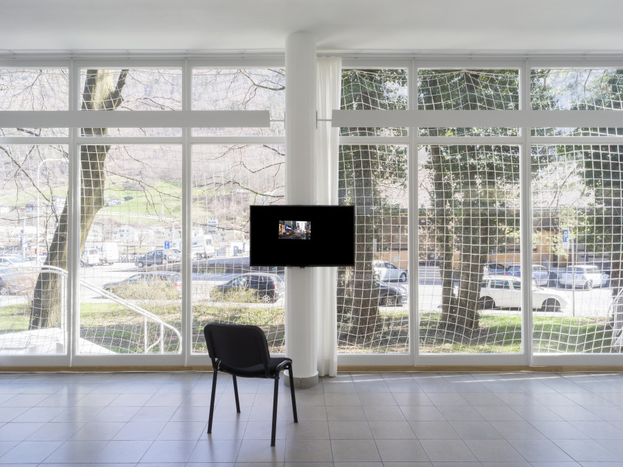 Tourism, Kunsthaus Glarus, 2021, installation view. Asta Lynge, Site Seeing, 2014, Single-channel video on monitor (color, sound), 2:05 min, Courtesy the artist. Photo: CE