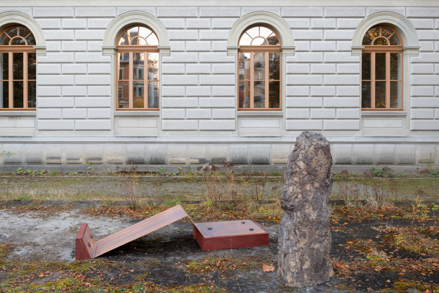 Marie Lund, The Falling, Installationsansicht Kunstmuseum St.Gallen, Foto: Sebastian Stadler