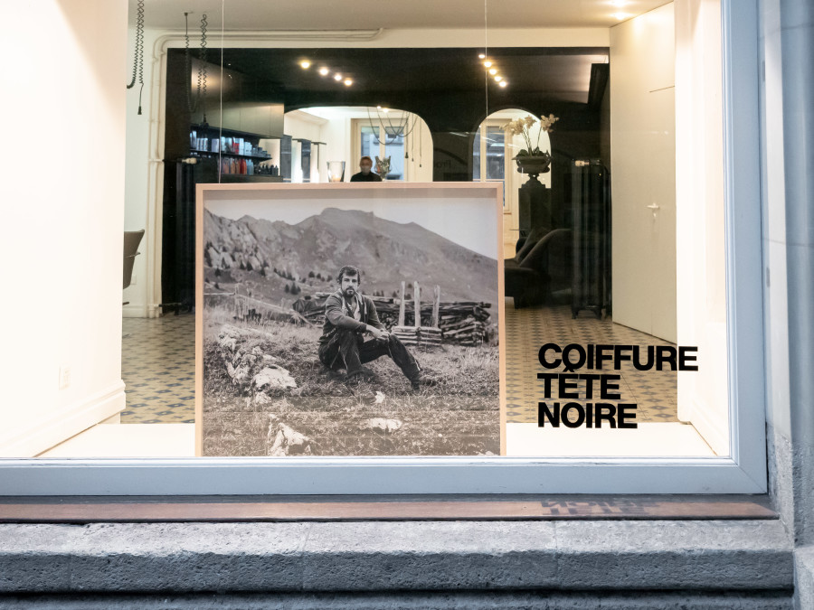 Thomas Kern, Rue De Lausanne - Coiffure Tête Noire, 2021. Photo Julie Folly. Courtesy of Fri Art Kunsthalle