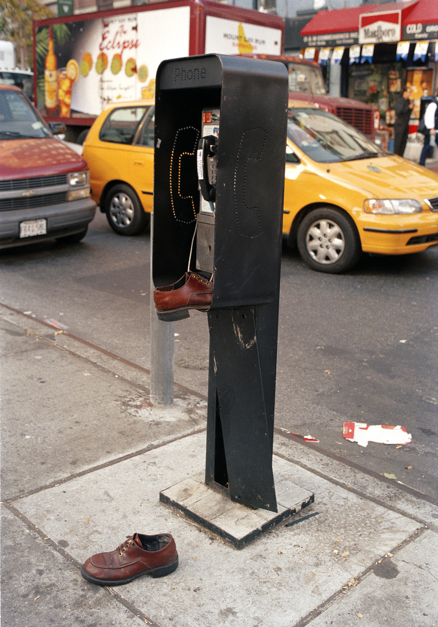 Melanie Einzig, Teletransport, New York, 1999, from the series NYC Street Photos, 1997– 2007 © Melanie Einzig