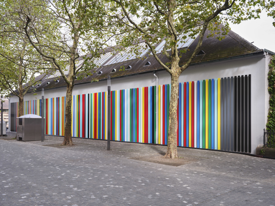 Coumba Samba, Wild Wild Wall, 2025, installation view, in: Coumba Samba, Wild Wild Wall, Kunsthalle Basel Back Wall Project, 2025, photo: Philipp Hänger / Kunsthalle Basel