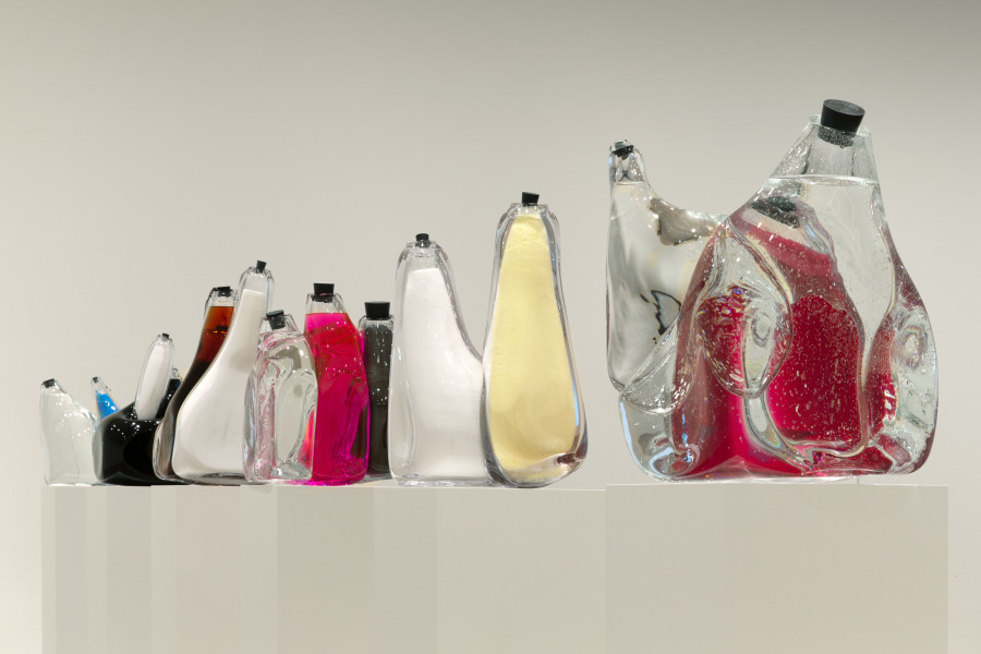 Katja Aufleger, BANG!, 2013–2016 Serie: glass, explosive chemicals, rubber Each sculpture c. 50 x 30 x 30 cm © Courtesy of the artist; Galerie STAMPA, Basel; Galerie Conradi, Hamburg Photo: Gina Folly