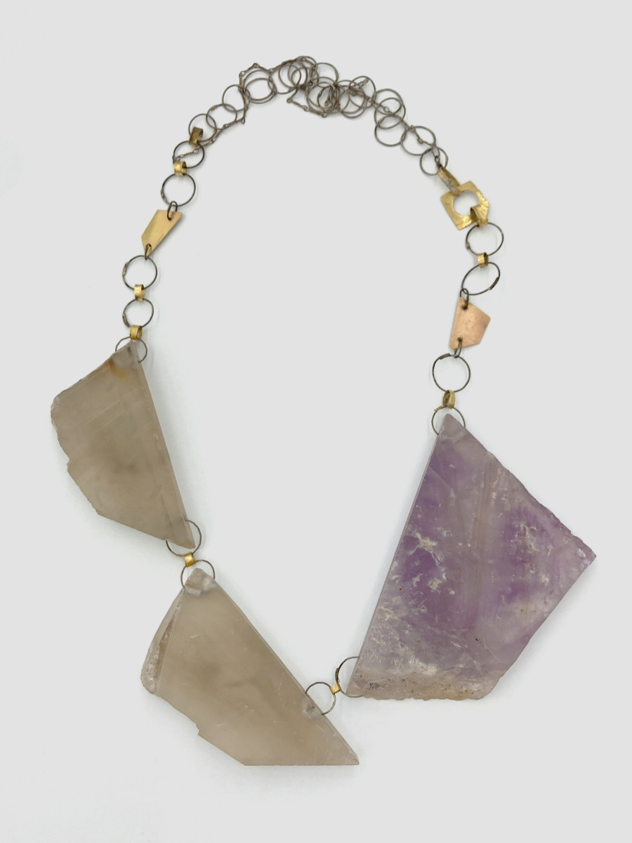 Bernhard Schobinger, Dreiklang-Dimensionen, 2020, Necklace made of gold, amethyst, rock crystal, cobalt wire, 28.8 x 20.5 x 1.5 cm, Neckline 66 cm