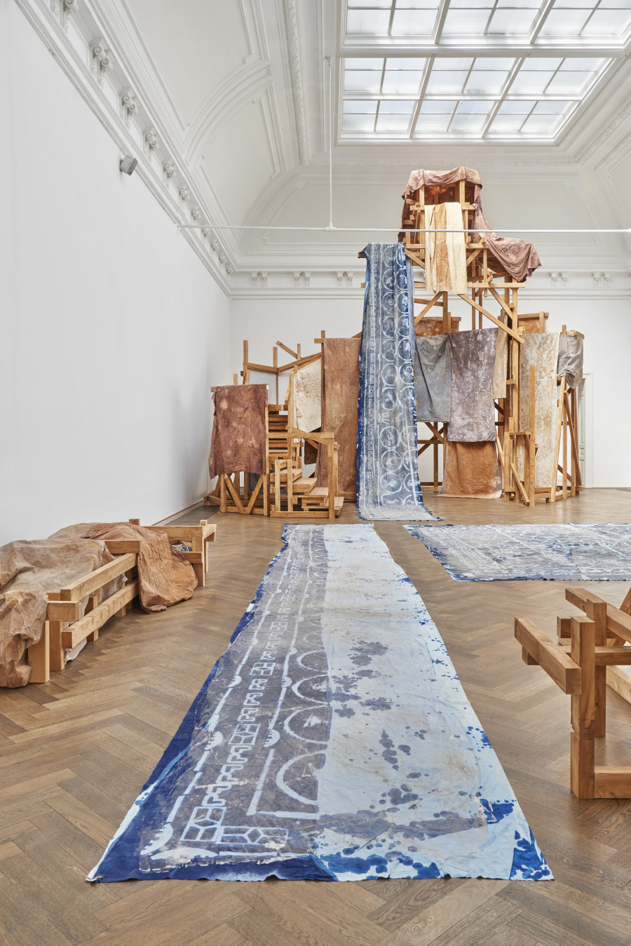 Dala Nasser, MCCCLXXXVI, 2025, installation view, in: Dala Nasser, Xíloma. MCCCLXXXVI, Kunsthalle Basel, 2025, photo: Philipp Hänger / Kunsthalle Basel