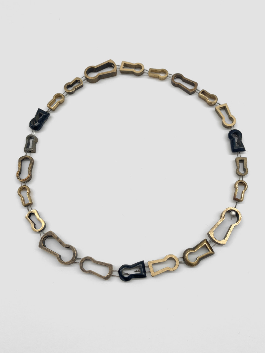 Bernhard Schobinger, Untitled, 2020, Necklace made of brass and plastic keyhole fittings, cobalt wire, silver, 18.5 x 17 x 0.5 cm, Neckline 96 cm