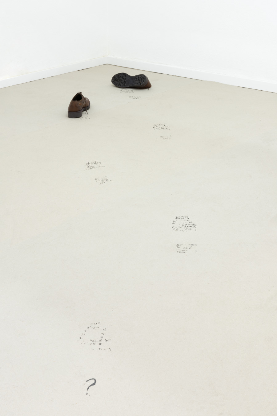 Francesco De Bernardi , installation view, “Stroll”, Four pairs of shoes, wood, black paint, 2022. Photo credits: Mattia Angelini