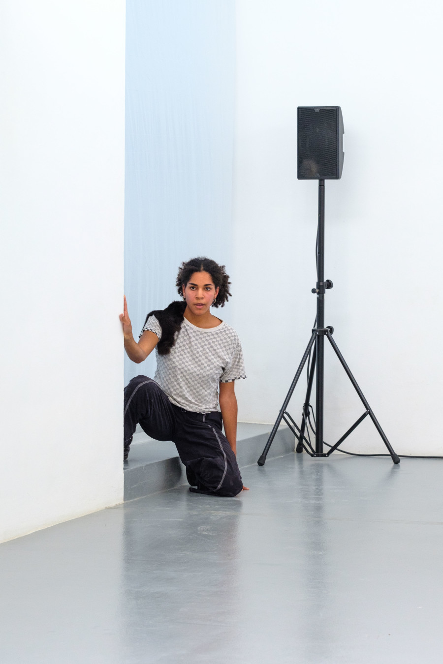 Interstices, performances, Juliette Uzor w/ Axelle Stiefel, (ah ah ah) (CAN). CAN Centre d’art Neuchâtel, 2024. Photography: Sebastian Verdon / all images copyright and courtesy of the artists and CAN Centre d’art Neuchâtel.