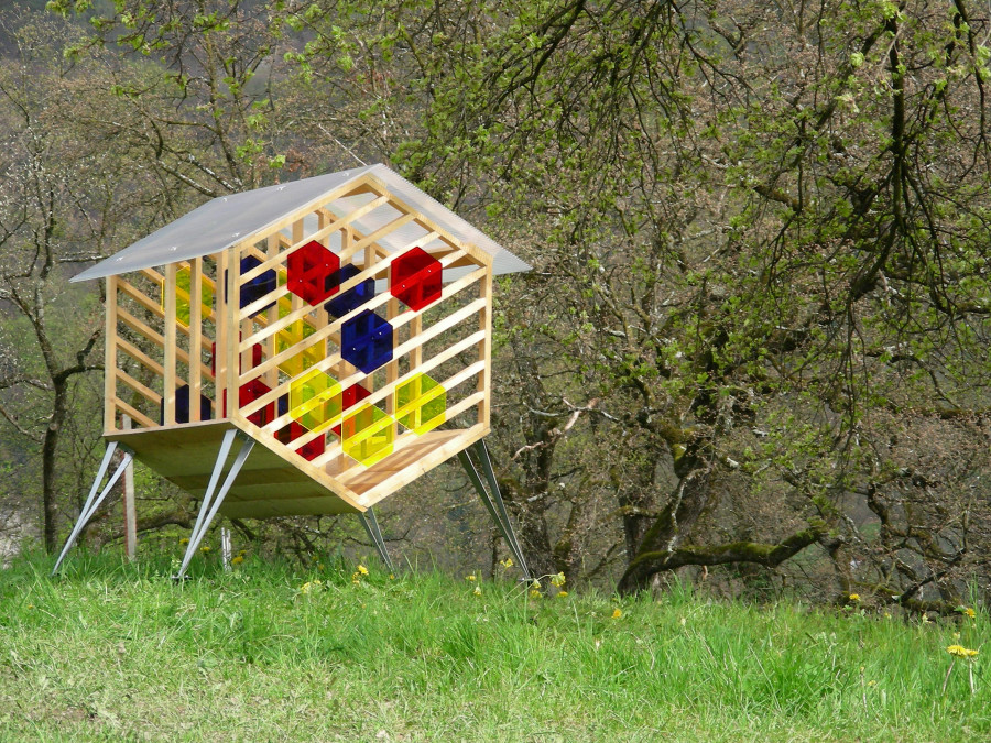 Davide Cascio, Be-building, 2008. Acrylglas, Holz, Metall, 167 x 140 x 140 cm. Proprietà dell'artista © 2021, ProLitteris, Zürich. Foto: Davide Cascio