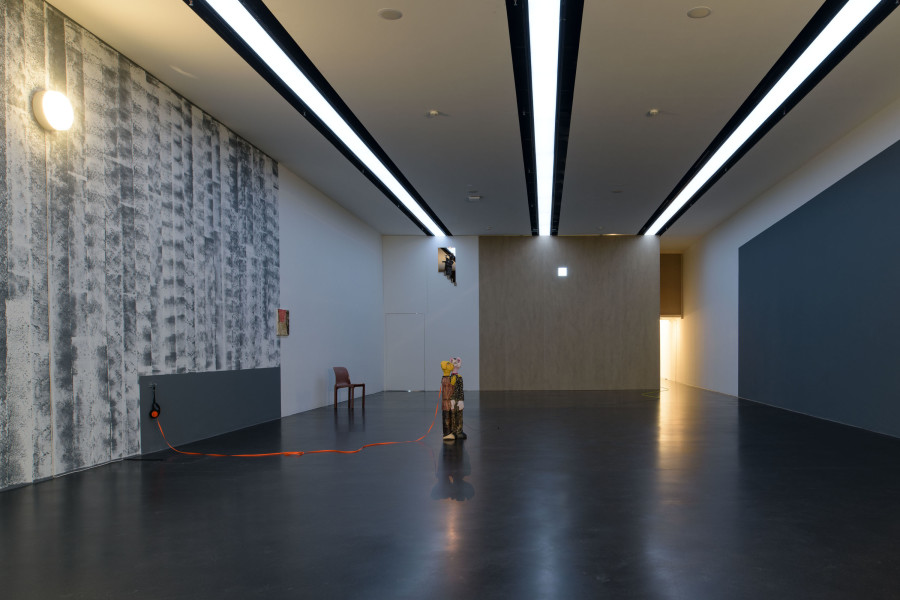 Micha Zweifel. Zur Sackgasse 4. Stock / Manor Kunstpreis Zentralschweiz, Luzern, Ausstellungsansicht, 2020, Foto: Marc Latzel