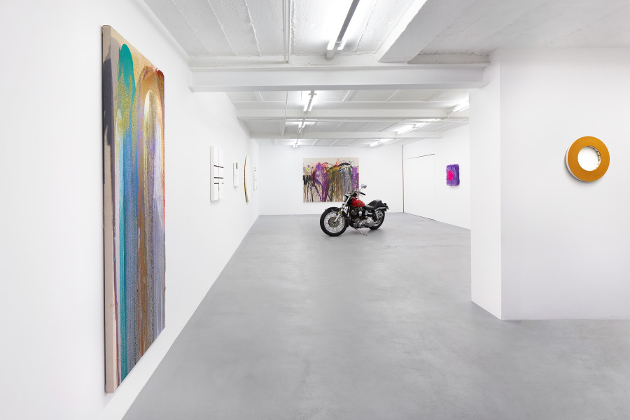 Exhibition view, John Armleder, Sylvie Fleury & Olivier Mosset, galerie lange + pult, 2024. Photo credit: Sully Balmassière