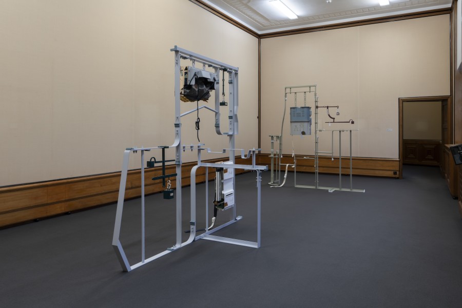 Exhibition view, Passing Through, The Collection as an Intermediate Stop: From Monica Bonvicini to Karin Sander, Kunst Museum Winterthur, 2025. Magali Reus (*1981 Den Haag, lebt in London), Hwael (Wheelbarrow), 2017, Pulverbeschichtetes Aluminium und Stahl, Glasfaser- und Polyesterharz, Pigmente, individuell besticktes Baumwollgewebe, graviertes Aluminium, lasergeschnittenes Korkblech, Innensechskantschrauben und -muttern, Polyurethangummi, Aluminiumpulver, lasergeschnittenes Aluminium, Polyestergewebe, lasergraviertes Leder, Nylonseil