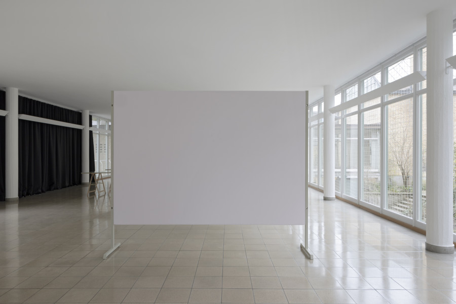 Megan Francis Sullivan, Study of a wall color from ‚The Painted Veil’ Birgit Megerle, 2017, Kunsthaus Glarus, 2024. Wall paint, 183 x 263 cm. Megan Francis Sullivan, Wolkenstudie, installation view, Kunsthaus Glarus, 2024. Photo: Gina Folly. Courtesy of the artist.
