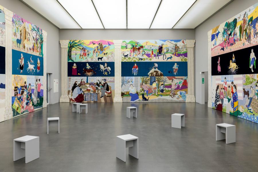 Małgorzata Mirga-Tas, Re-Enchanting the World, 2022, Stoff, Acryl und Mixed Media auf Keilrahmen, Ausstellungsansicht Małgorzata Mirga-Tas. Eine alternative Geschichte, Kunstmuseum Luzern, 2025, Courtesy of the artist. Foto: Marc Latzel