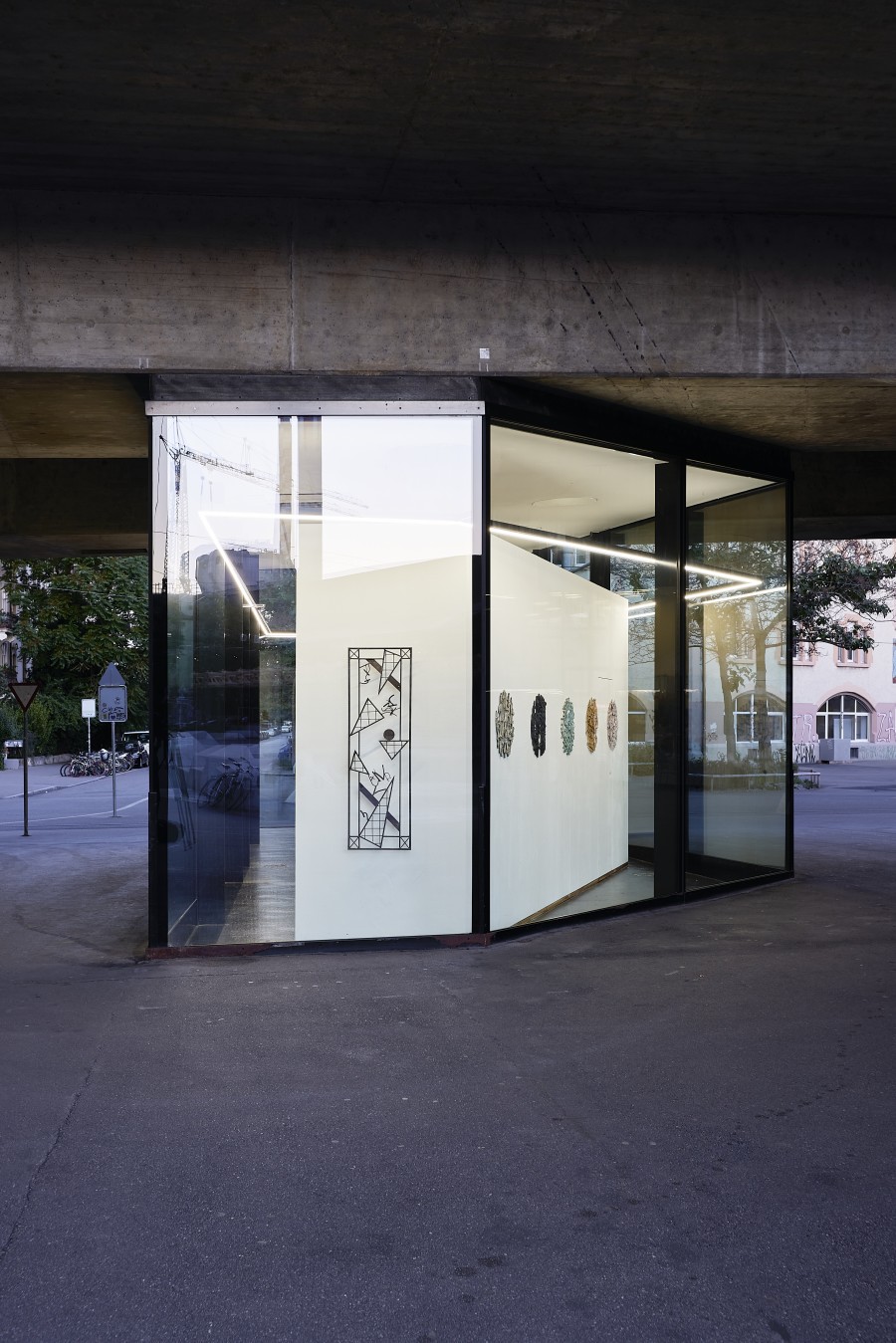 Martin Chramosta, ICH DIEN, 2022. Installation View. VITRINE Basel. Photographer: Moritz Schermbach. Courtesy the artist and VITRINE