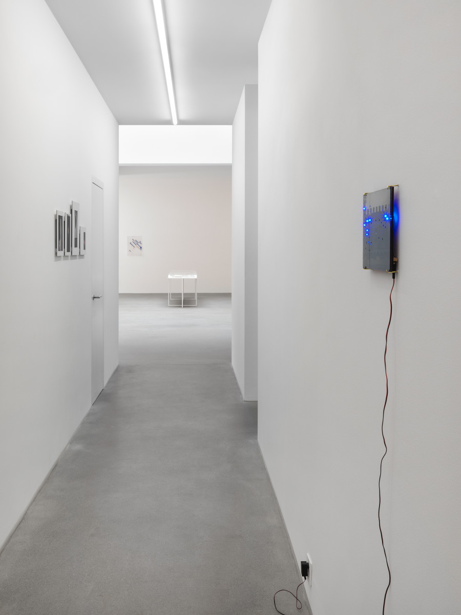 Installation view, Frequencies (and atmospheres), curated by Andreas Melas and Helena Papadopoulos, Galerie Eva Presenhuber, Waldmannstrasse, Zurich, 2023. © the artists. Courtesy the artists and Galerie Eva Presenhuber, Zurich / Vienna Photo: Stefan Altenburger Photography, Zürich.