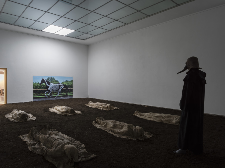 Puppies Puppies (Jade Kuriki Olivo), Plague, 2019, Soil, mannequins, white cloth, latex mask, fabric cowl, taxidermy rats, photo wallpaper, video projection (color, no sound), Courtesy the artist. Photo: CE