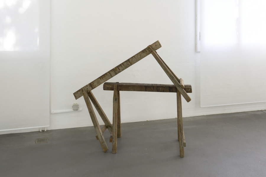 Bernhard Schobinger, Zwei Holzblöcke, 1985. Photo: Guillaume Python. Courtesy Kunsthalle Friart Fribourg and the artist